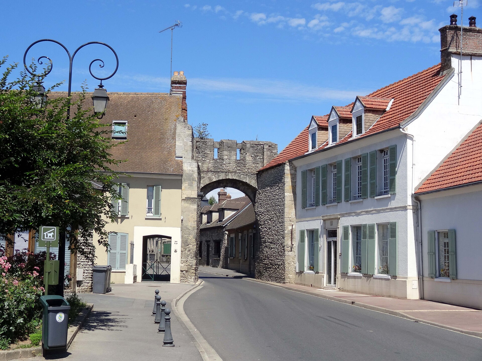 Portes colorées : réveiller une pièce en travaillant l&rsquo;ouverture