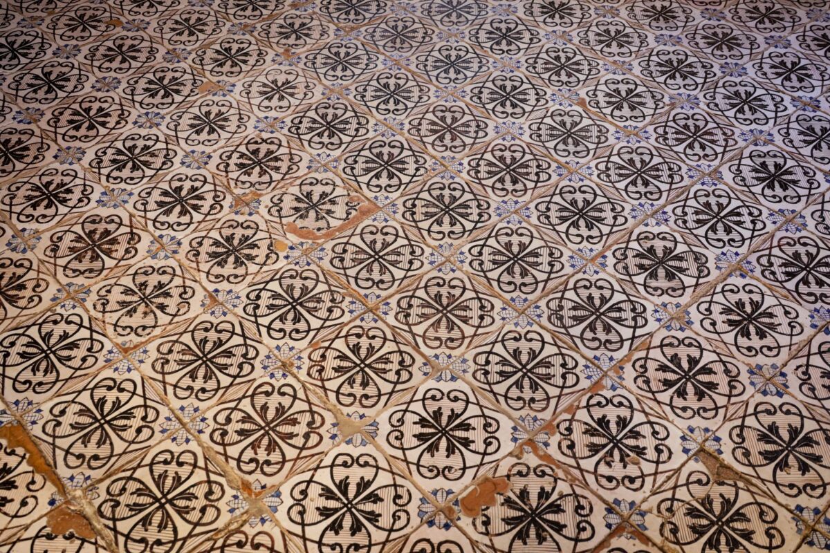 À Milan, les carreaux de ciment Art déco ont dicté la rénovation d’un appartement des années 1930
